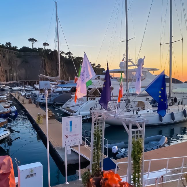 sorrento-boat-service-marina-di-cassano-mooring.jpg